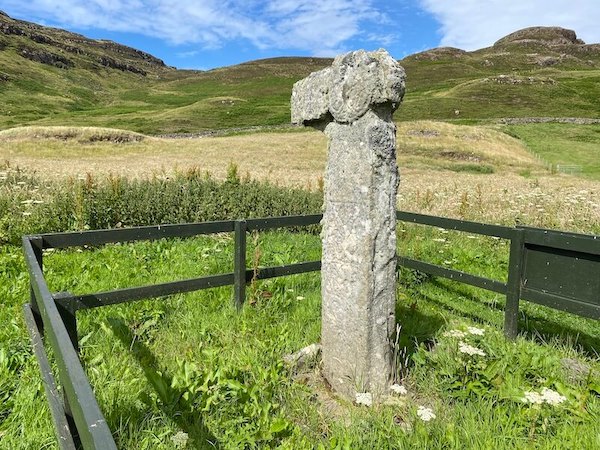 A'chill Celtic Cross on Canna(1)