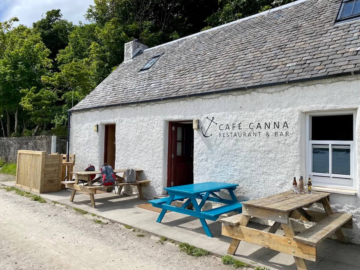 cafe canna in a white cottage along a narrow track
